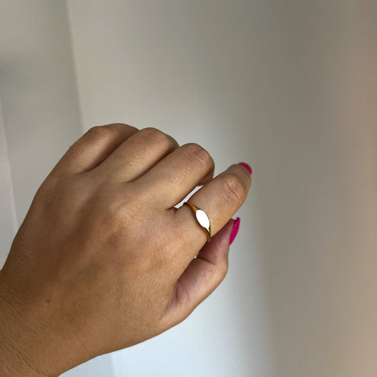 14K Yellow Gold Semi Hollow Oval Signet Ring - Size 9.5