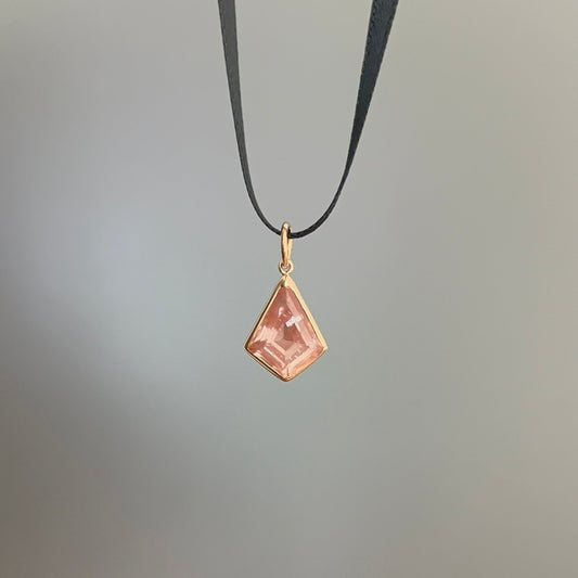 14K Yellow Gold Oregon Sunstone Kite Pendant